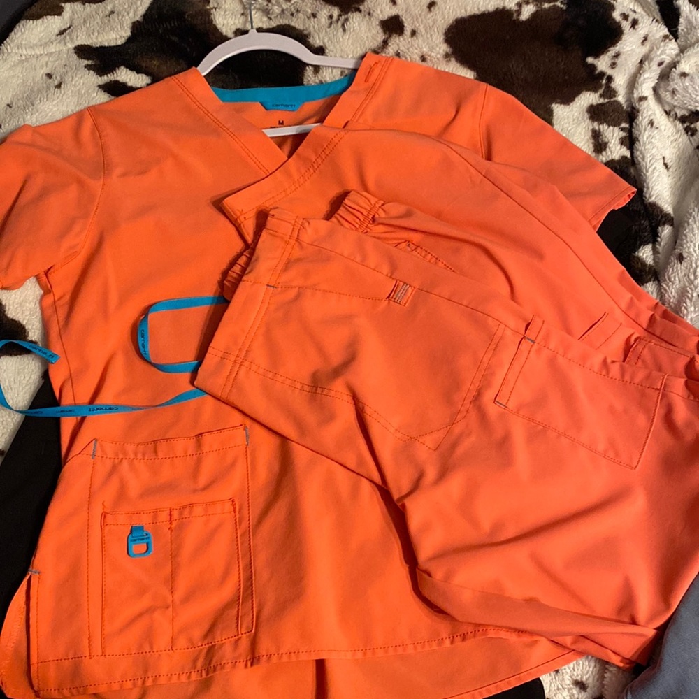 Peach colored Medium Carhartt scrub set.
